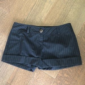 Urban Behaviour Cuffed Shorts​​